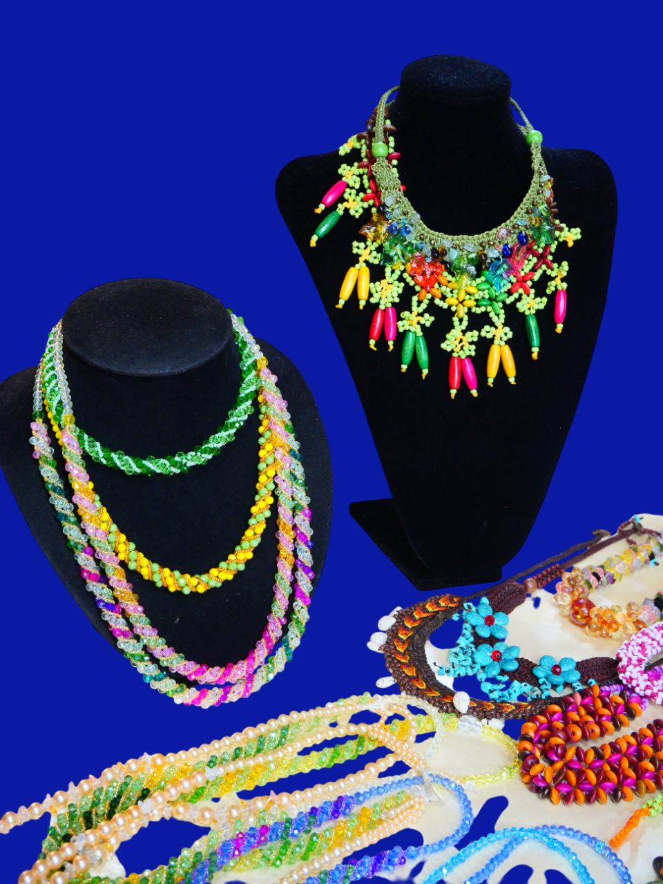 ผลิตภัณฑ์เครื่องประดับ ร้อยลูกปัดด้วยเชือกเทียน (Hand Made)